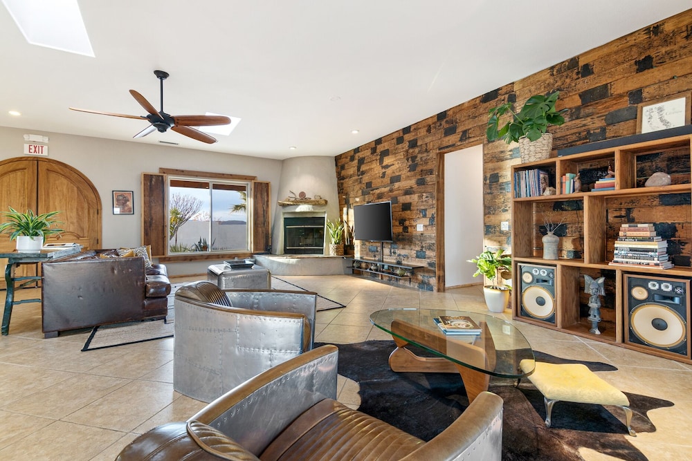 🌵House of the Rising Sun - Enjoy the most SPECTACULAR house w/ Pool, Hot Tub & Dark Skies🌵