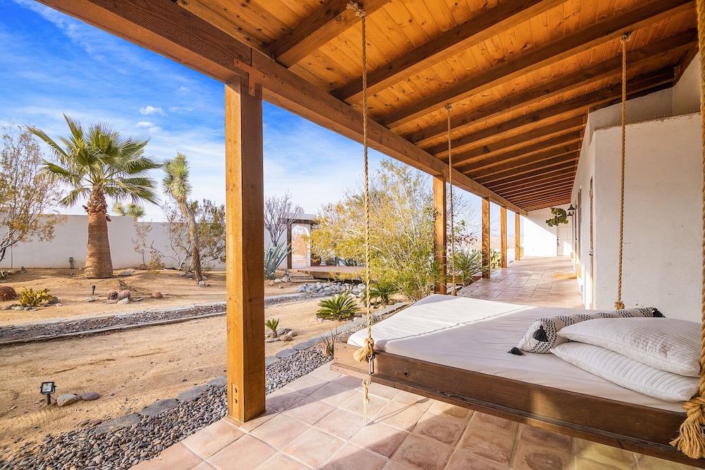 🌵House of the Rising Sun - Enjoy the most SPECTACULAR house w/ Pool, Hot Tub & Dark Skies🌵