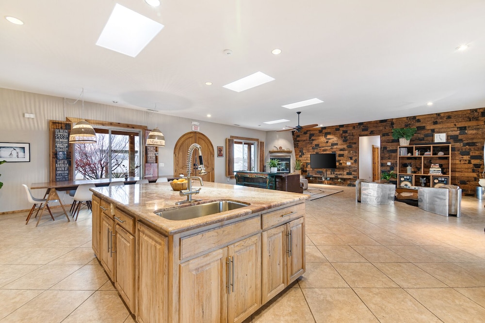 🌵House of the Rising Sun - Enjoy the most SPECTACULAR house w/ Pool, Hot Tub & Dark Skies🌵