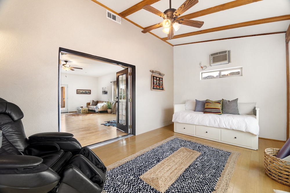 🌵House of the Rising Sun - Enjoy the most SPECTACULAR house w/ Pool, Hot Tub & Dark Skies🌵