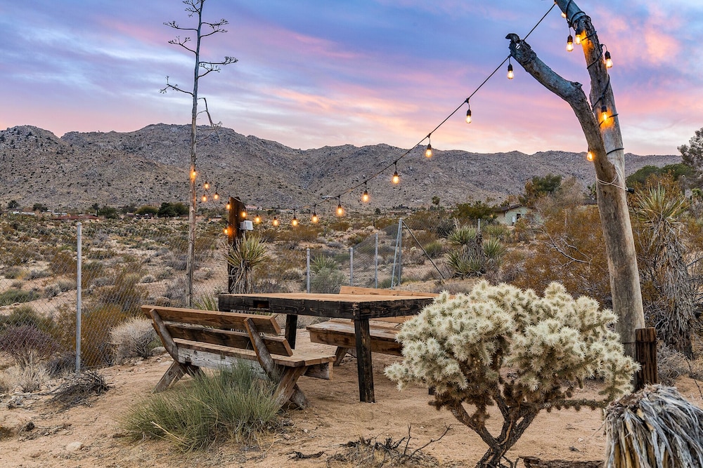 🌵House of the Rising Sun - Enjoy the most SPECTACULAR house w/ Pool, Hot Tub & Dark Skies🌵