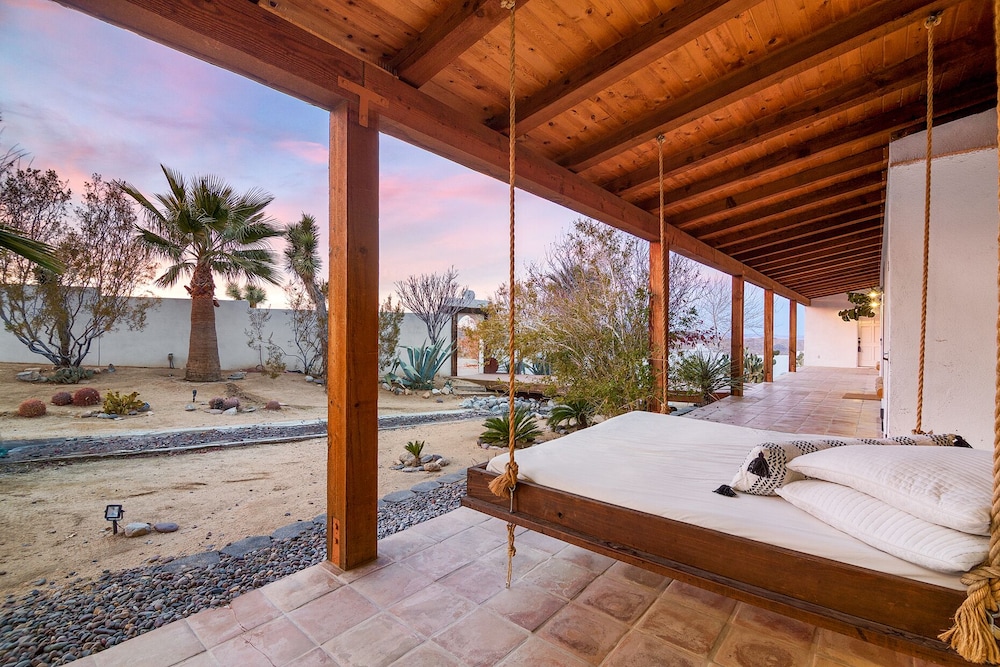 🌵House of the Rising Sun - Enjoy the most SPECTACULAR house w/ Pool, Hot Tub & Dark Skies🌵