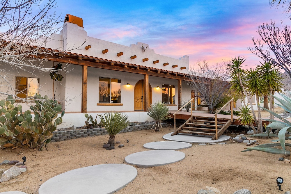 🌵House of the Rising Sun - Enjoy the most SPECTACULAR house w/ Pool, Hot Tub & Dark Skies🌵