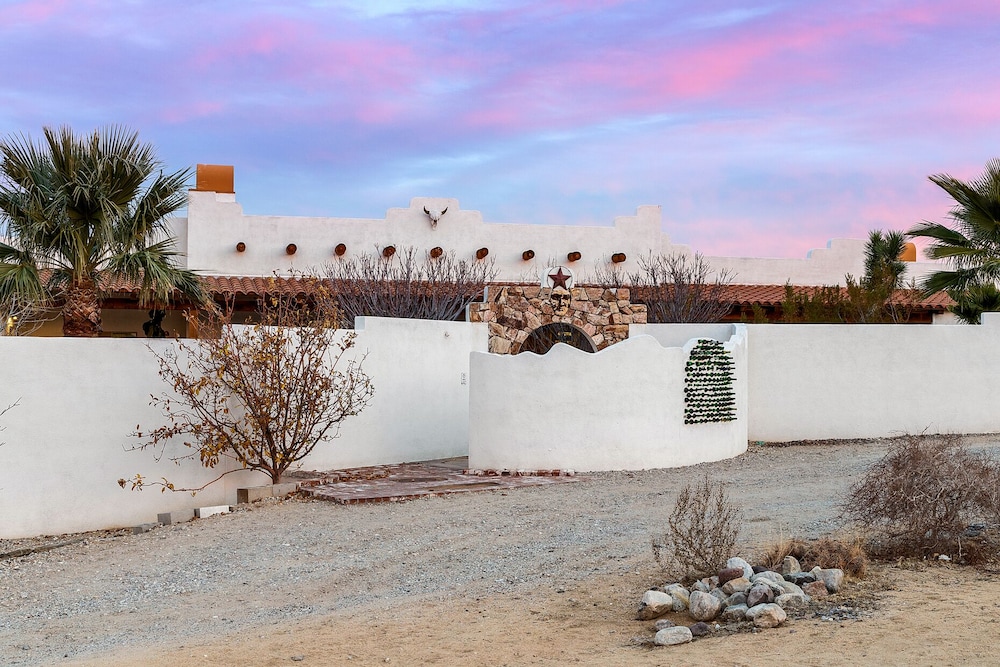 🌵House of the Rising Sun - Enjoy the most SPECTACULAR house w/ Pool, Hot Tub & Dark Skies🌵