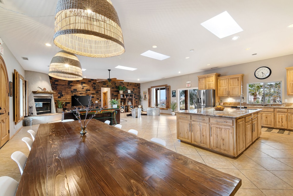 🌵House of the Rising Sun - Enjoy the most SPECTACULAR house w/ Pool, Hot Tub & Dark Skies🌵