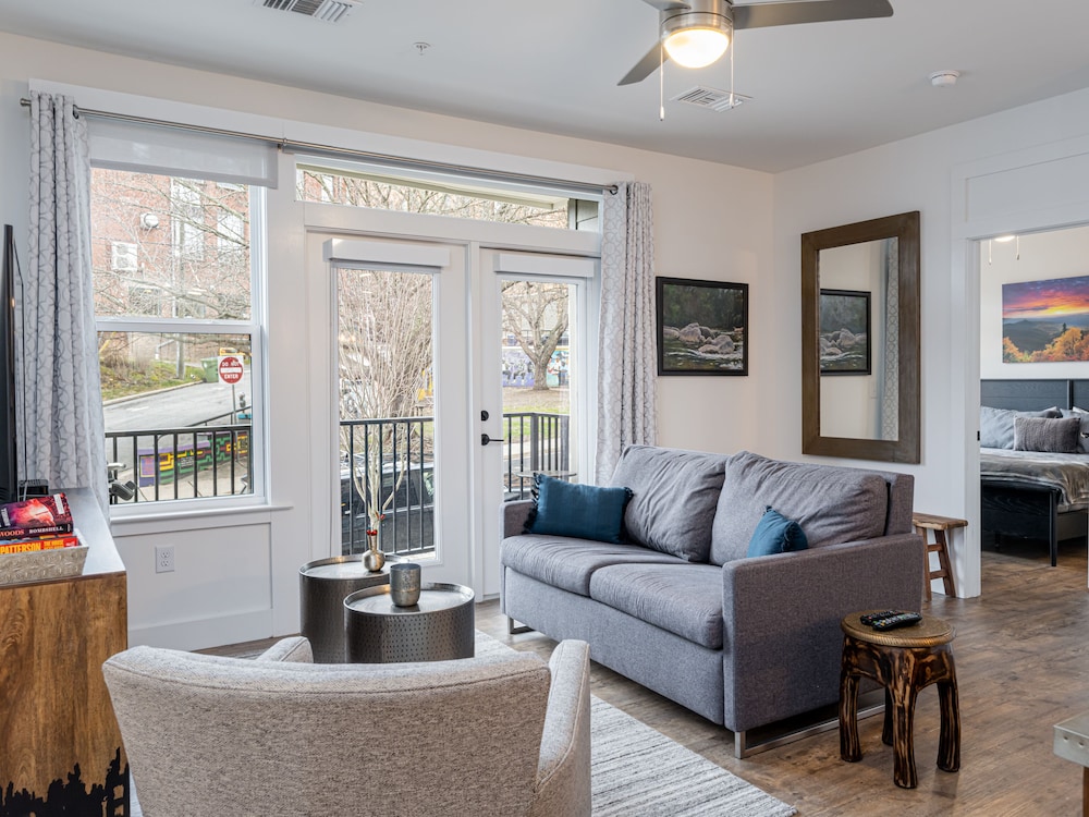 Luxury Boutique Condo in the ❤ of Downtown Asheville