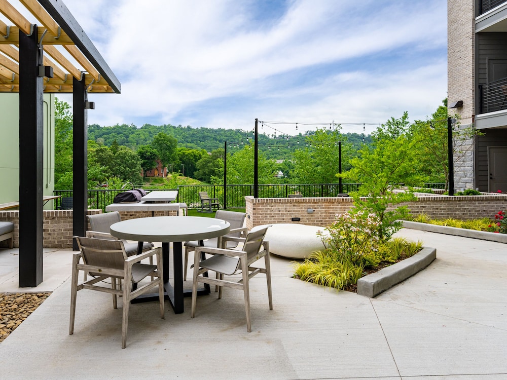 Luxury Boutique Condo in the ❤ of Downtown Asheville