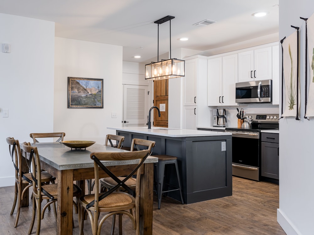 Luxury Boutique Condo in the ❤ of Downtown Asheville