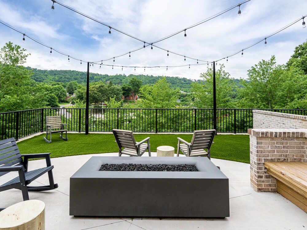 Luxury Boutique Condo in the ❤ of Downtown Asheville