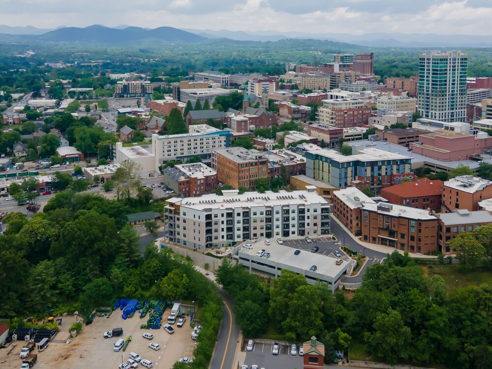 Luxury Boutique Condo in the ❤ of Downtown Asheville