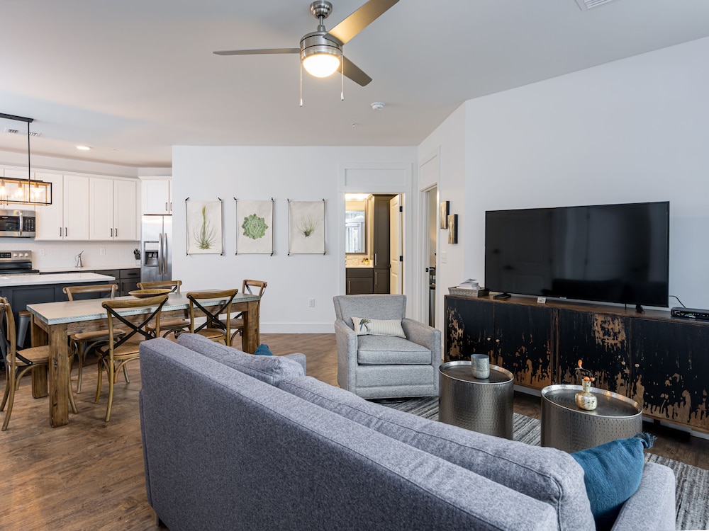 Luxury Boutique Condo in the ❤ of Downtown Asheville