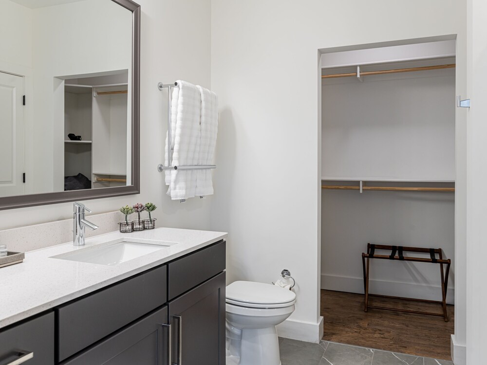 Luxury Boutique Condo in the ❤ of Downtown Asheville