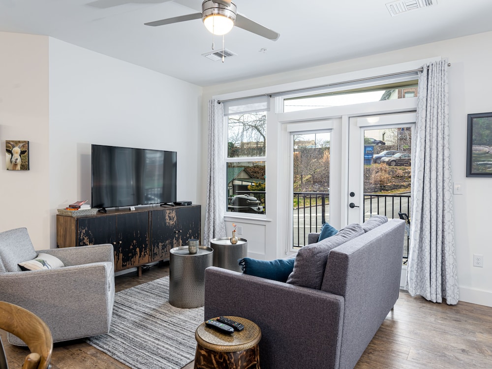 Luxury Boutique Condo in the ❤ of Downtown Asheville