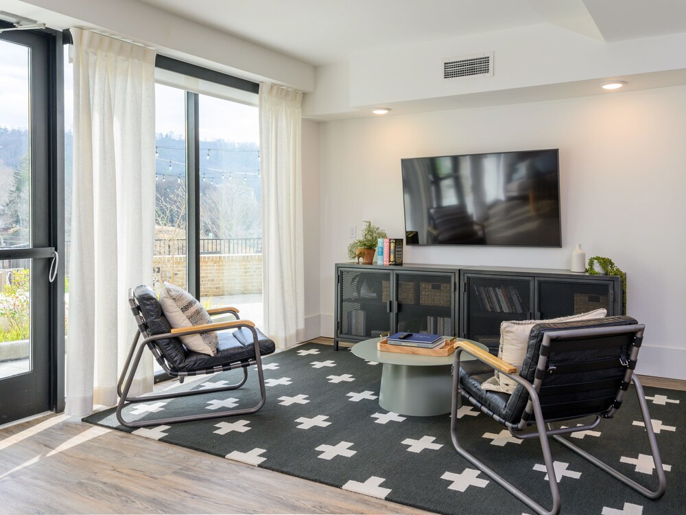 Luxury Boutique Condo in the ❤ of Downtown Asheville