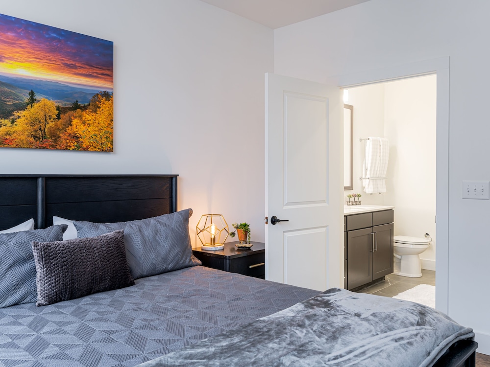 Luxury Boutique Condo in the ❤ of Downtown Asheville