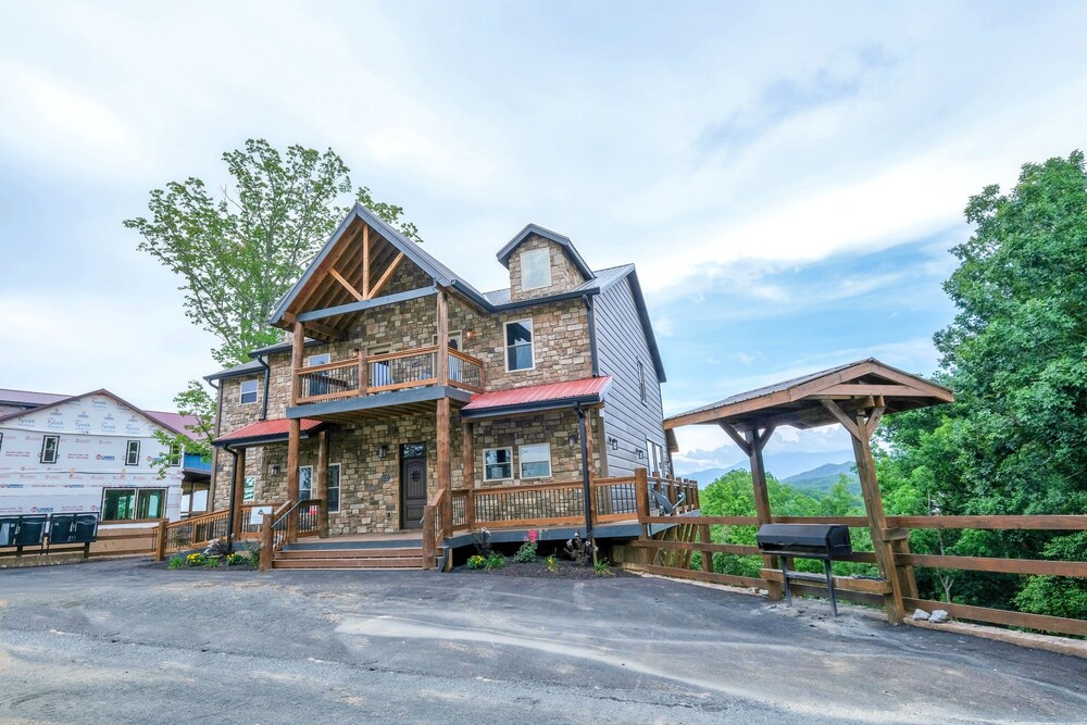 Hibernation Hideaway | NEWLY built cabin, complete with a private pool & chic interior!