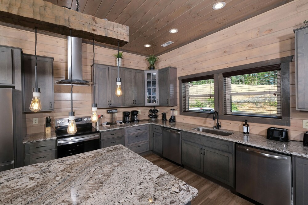 Hibernation Hideaway | NEWLY built cabin, complete with a private pool & chic interior!