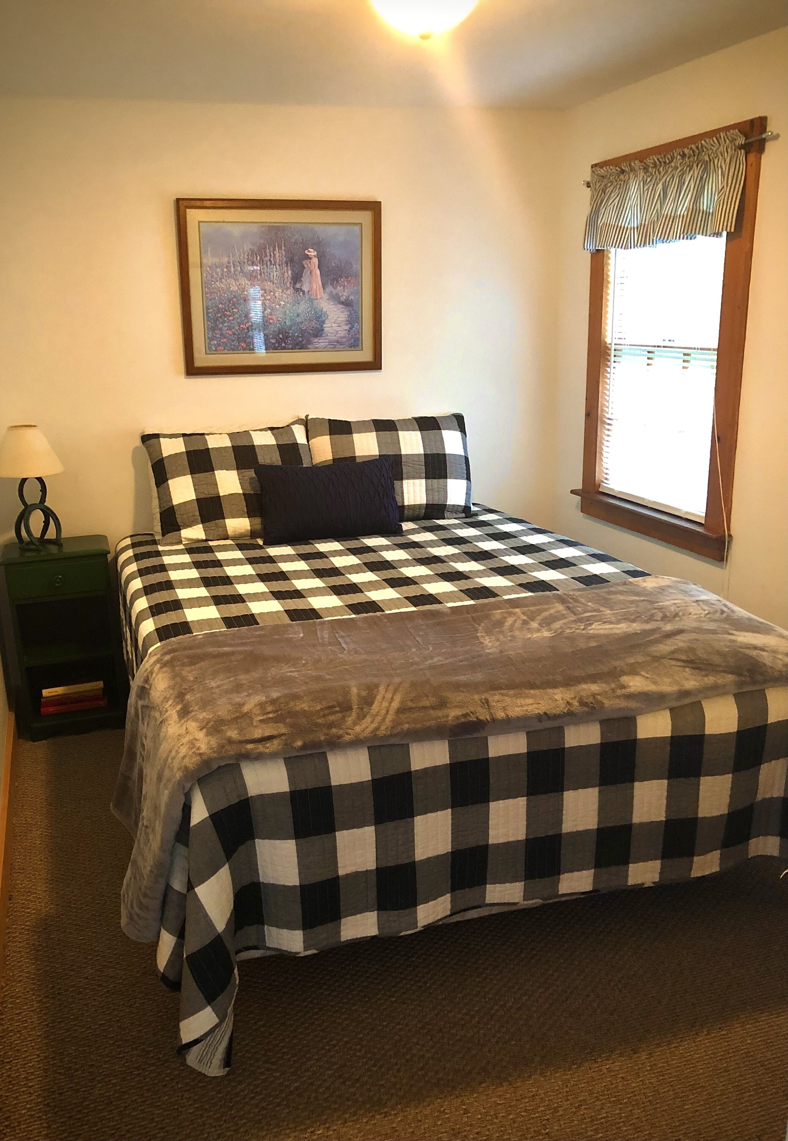 3 Bedroom Cottage with Private Shared Sandy Beach!! in Plymouth, United States