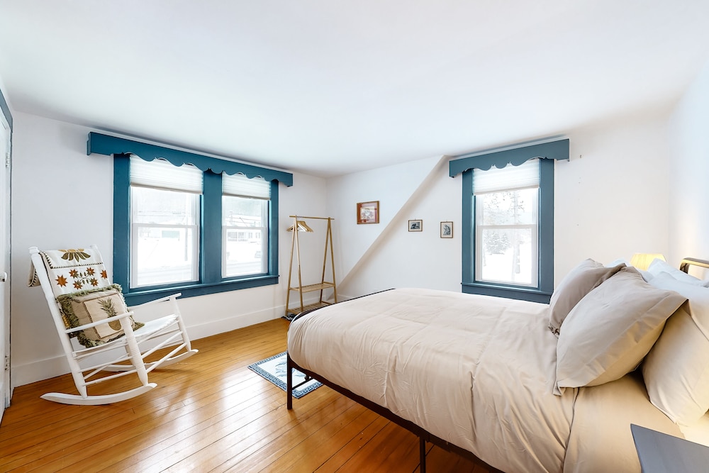 Cozy, DogFriendly Home w/ a Large Yard plus Free WiFi & a Private