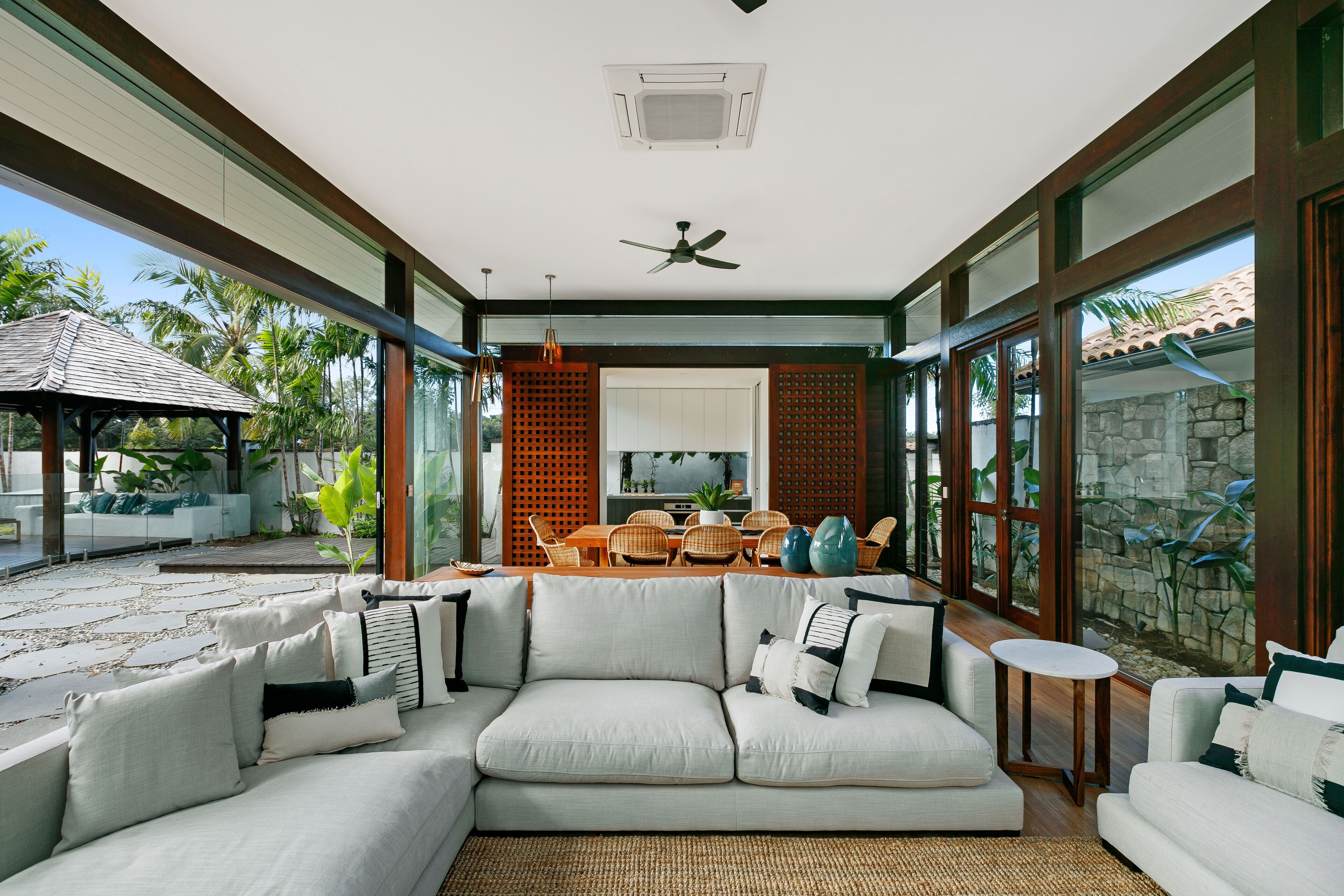 ESPRIT 2 LUXURY RETREAT