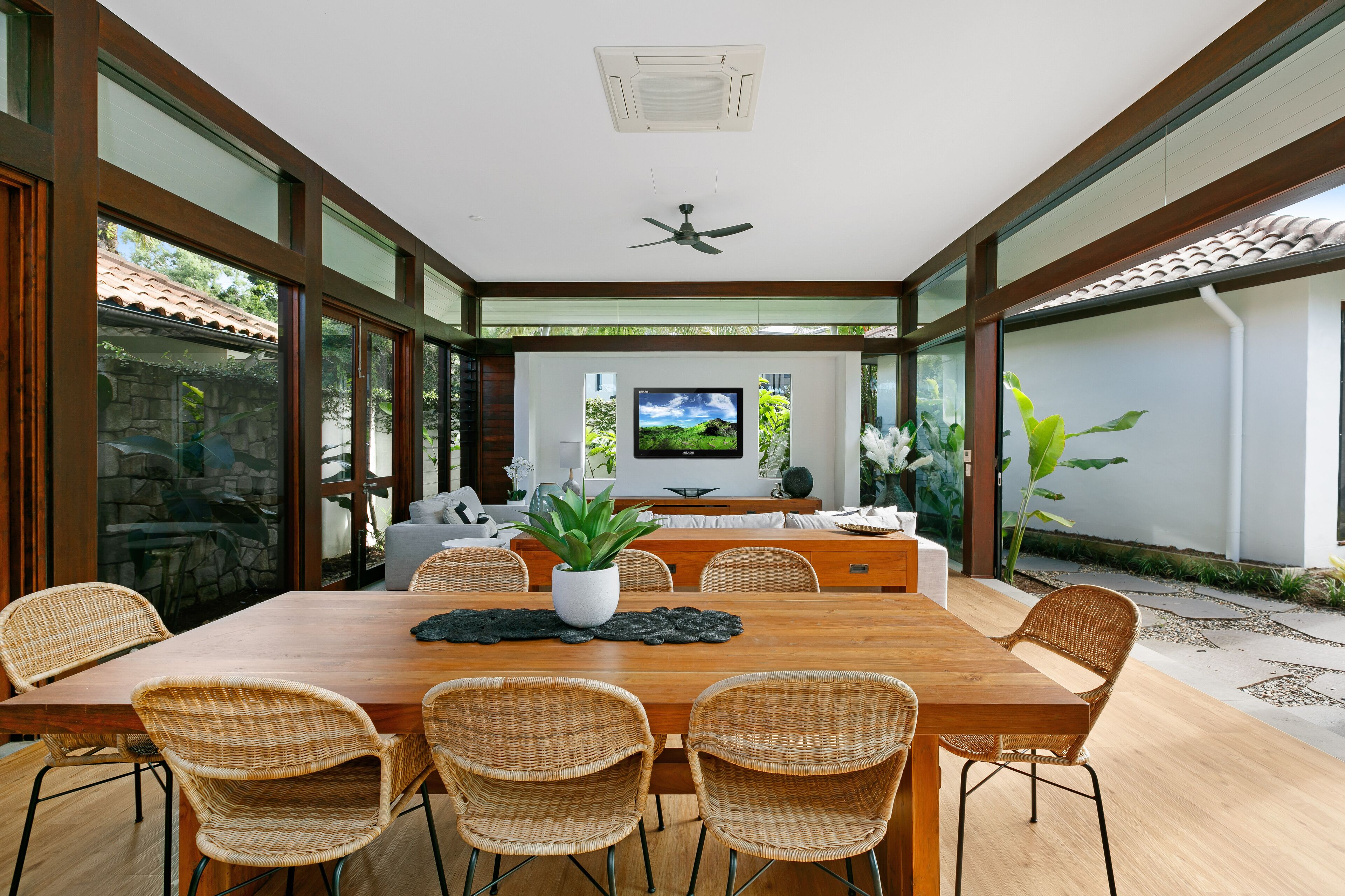 ESPRIT 2 LUXURY RETREAT