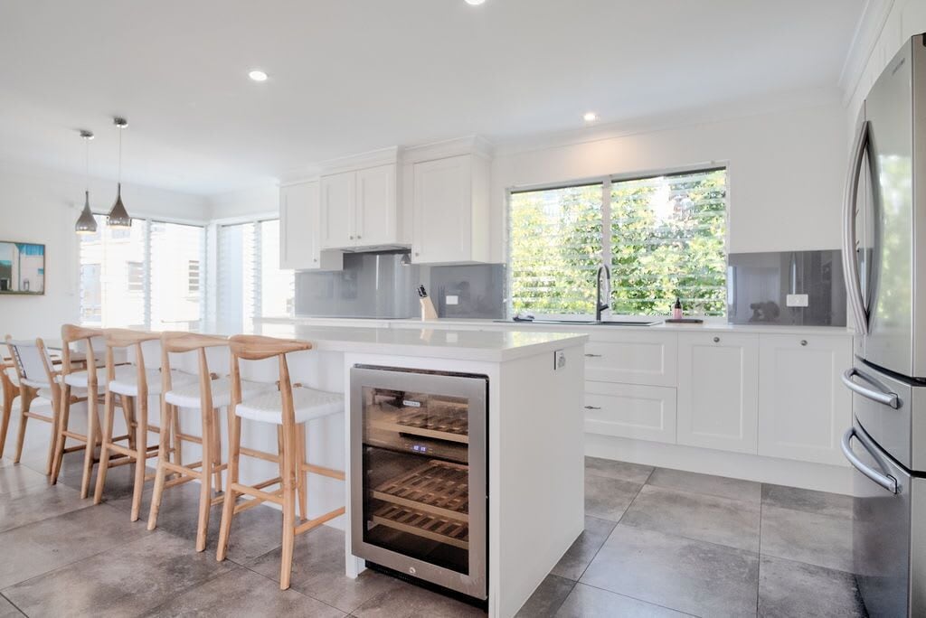 ? Buddina Beach House Water Views? Enjoy the Beach, Pool or Bring the Boat ?