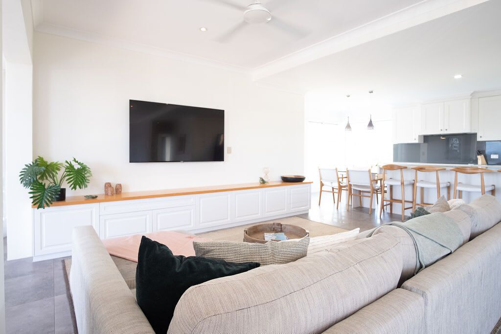 ? Buddina Beach House Water Views? Enjoy the Beach, Pool or Bring the Boat ?