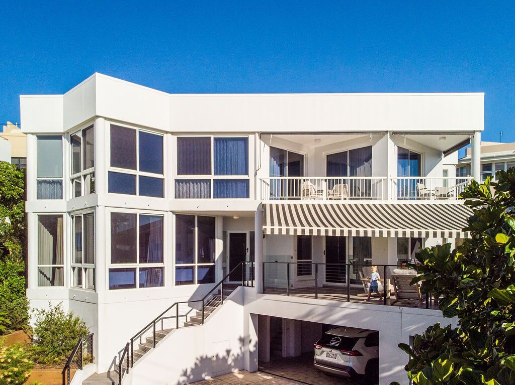 ? Buddina Beach House Water Views? Enjoy the Beach, Pool or Bring the Boat ?