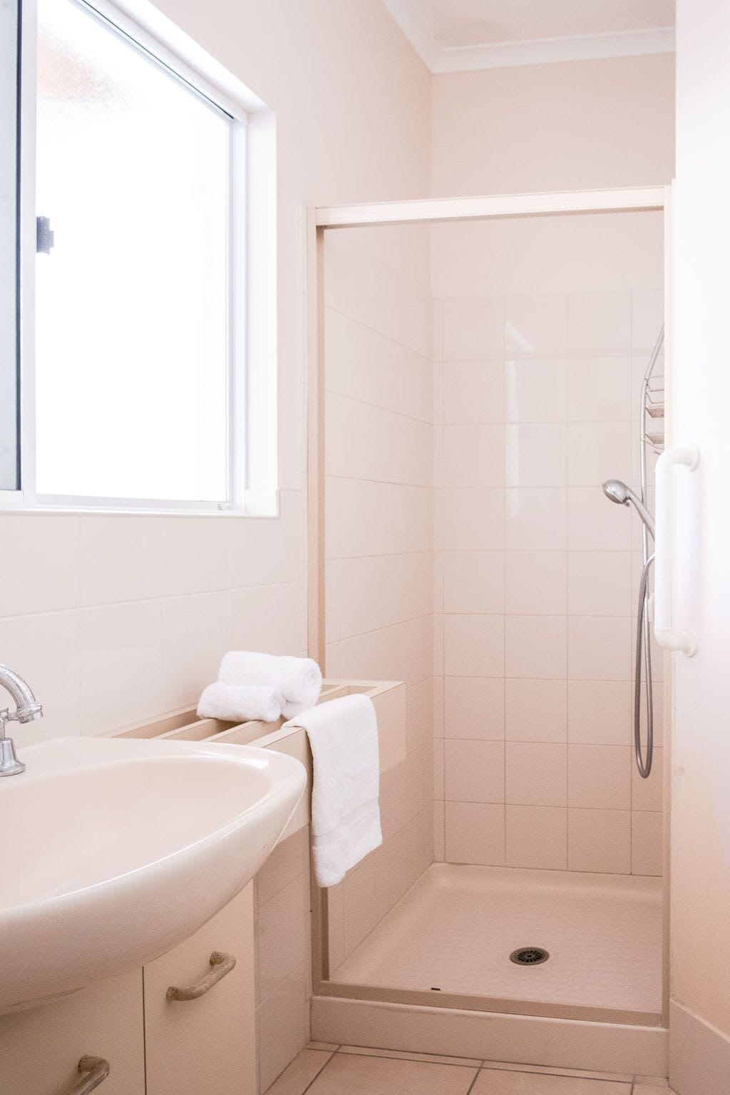 ? Buddina Beach House Water Views? Enjoy the Beach, Pool or Bring the Boat ?