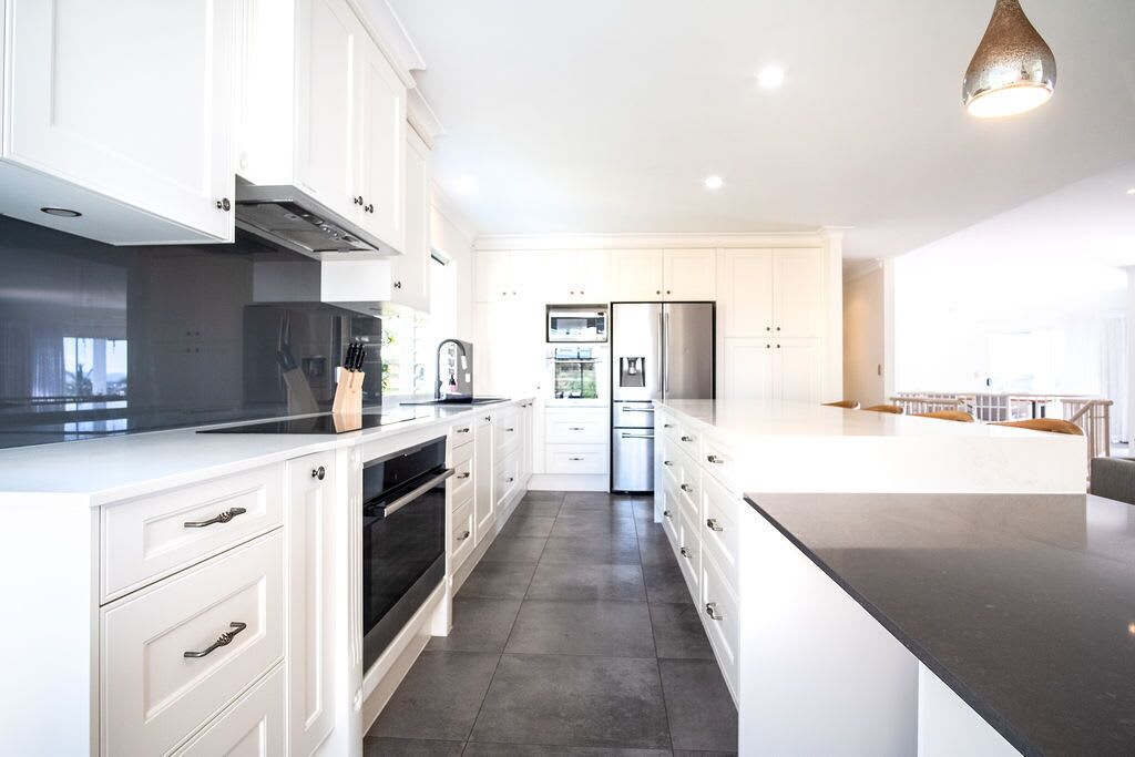 ? Buddina Beach House Water Views? Enjoy the Beach, Pool or Bring the Boat ?