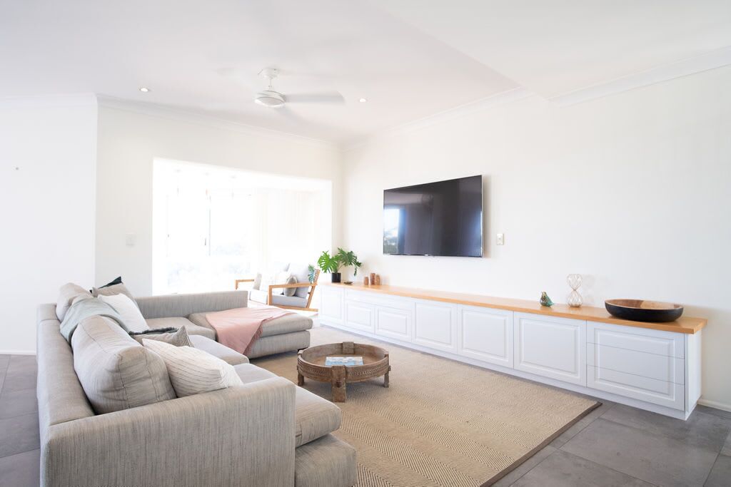 ? Buddina Beach House Water Views? Enjoy the Beach, Pool or Bring the Boat ?