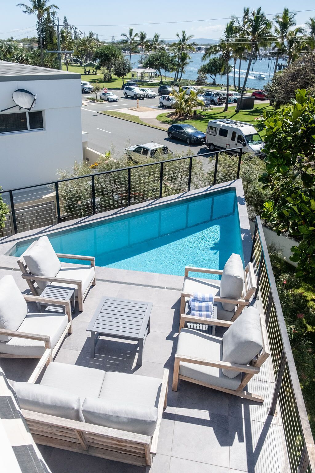 ? Buddina Beach House Water Views? Enjoy the Beach, Pool or Bring the Boat ?