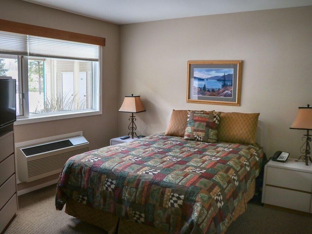 Golf Front 1 Bed Condo with access to Meadow Lake Resort Amenities