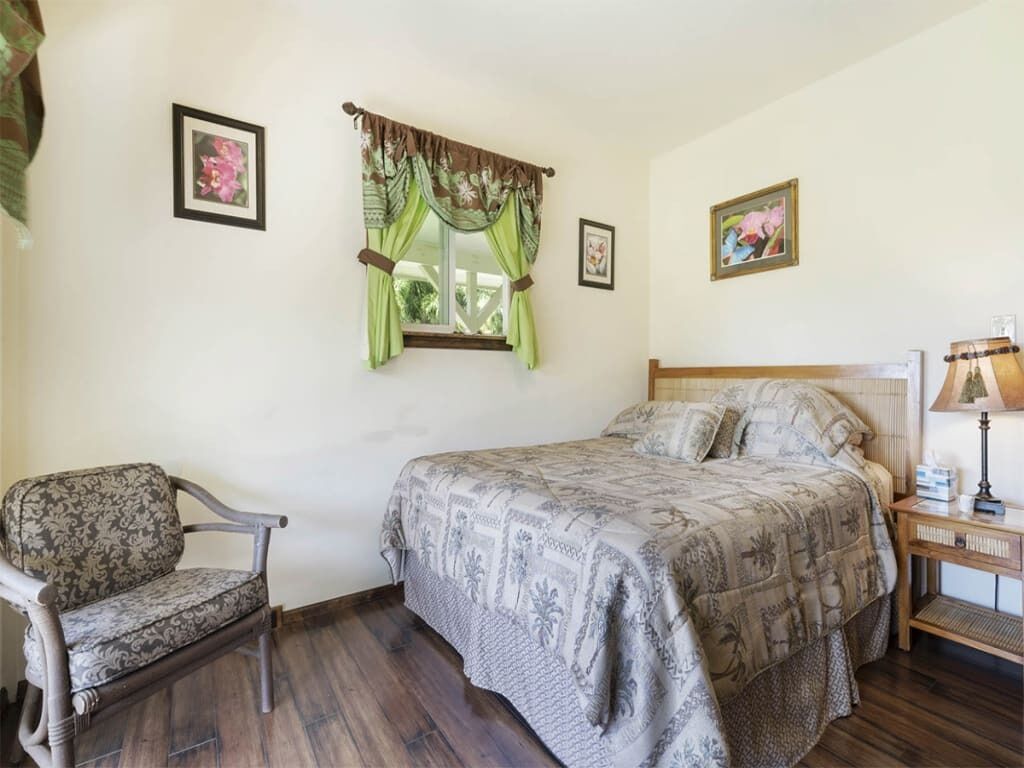 Live Local-Style! Ocean View 3-Bedroom House For 8 w/WiFi, TVs, Lanais–Hale Kamaoa, Naalehu, HI in Naalehu, United States
