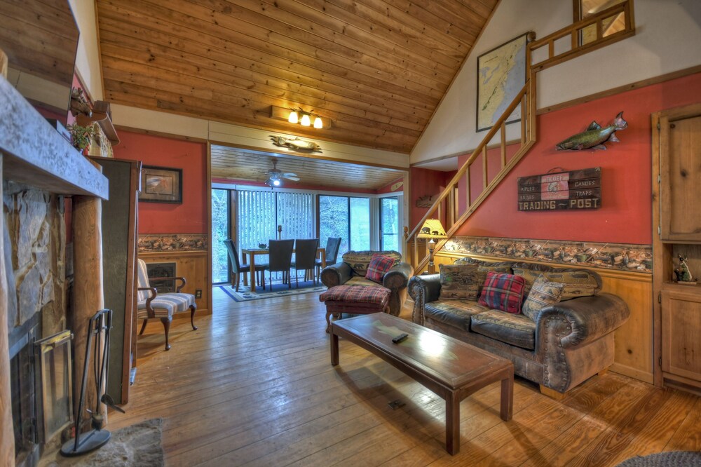 River Harmony is the perfect mountain getaway on the Cartecay River in