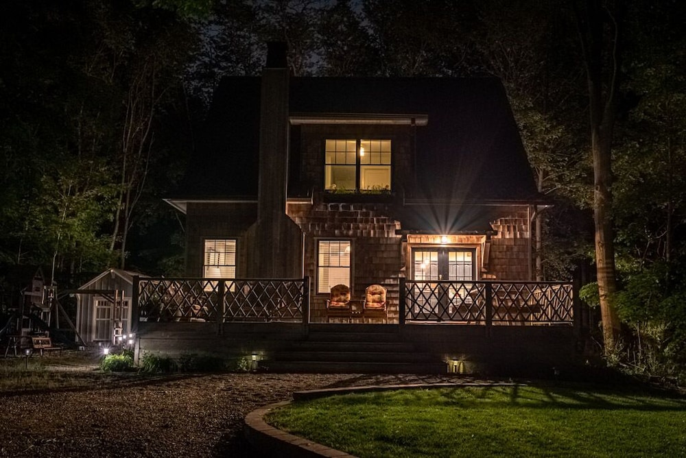 (2022 Calendar OPEN!) Pool Open Memorial Day-October 31st! Gorgeous Lake View Home with Private Pool & Hot Tub (Steps To Beach!)