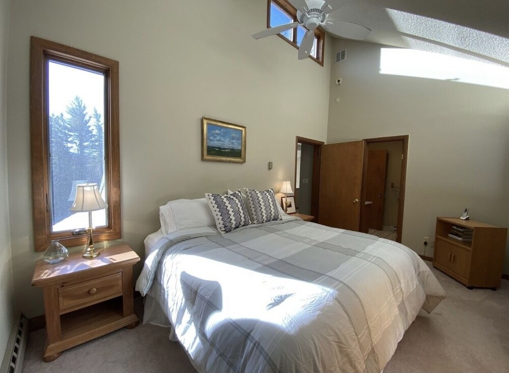 MODERN OPEN FLOOR VT home near MT SNOW/STRATTON Wardsboro Vrbo