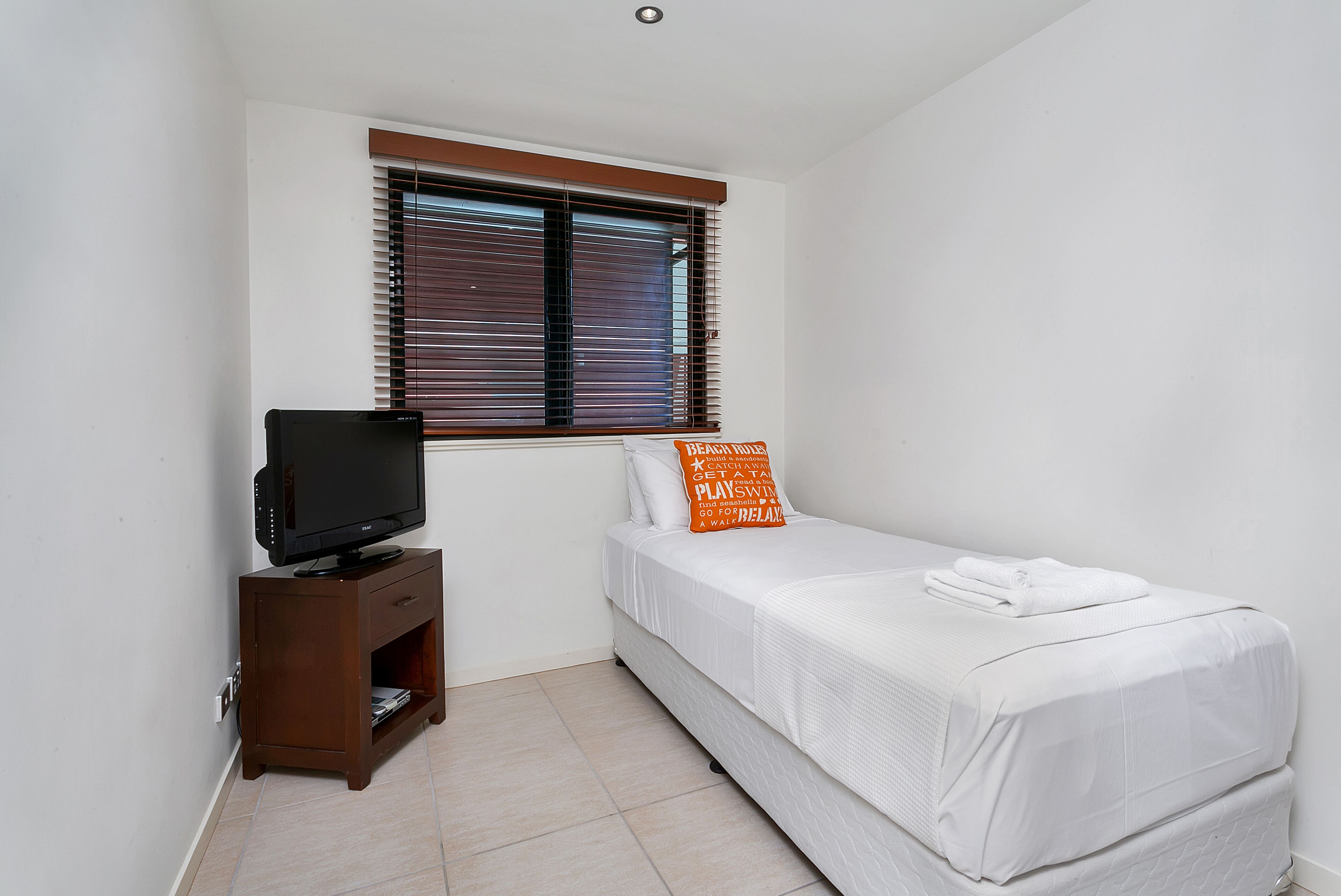 Beachfront Apartment with Ocean View - 4