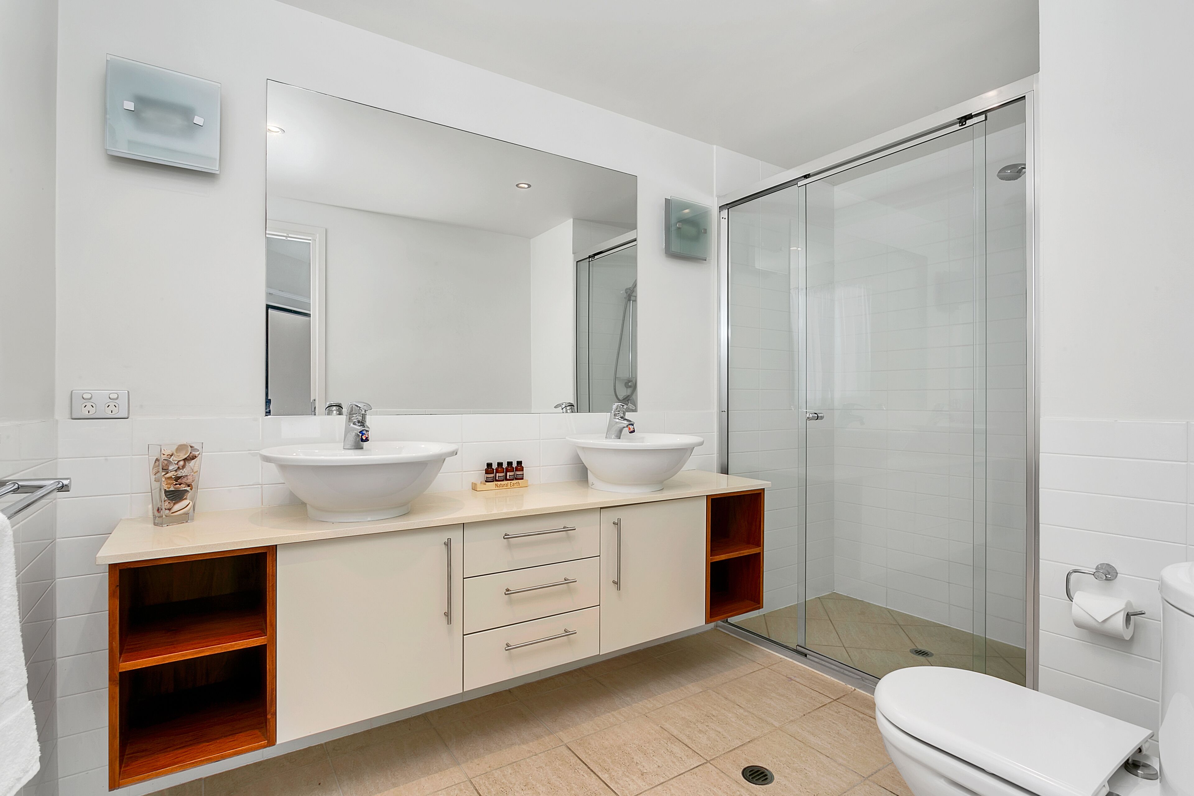 Beachfront Apartment with Ocean View - 4