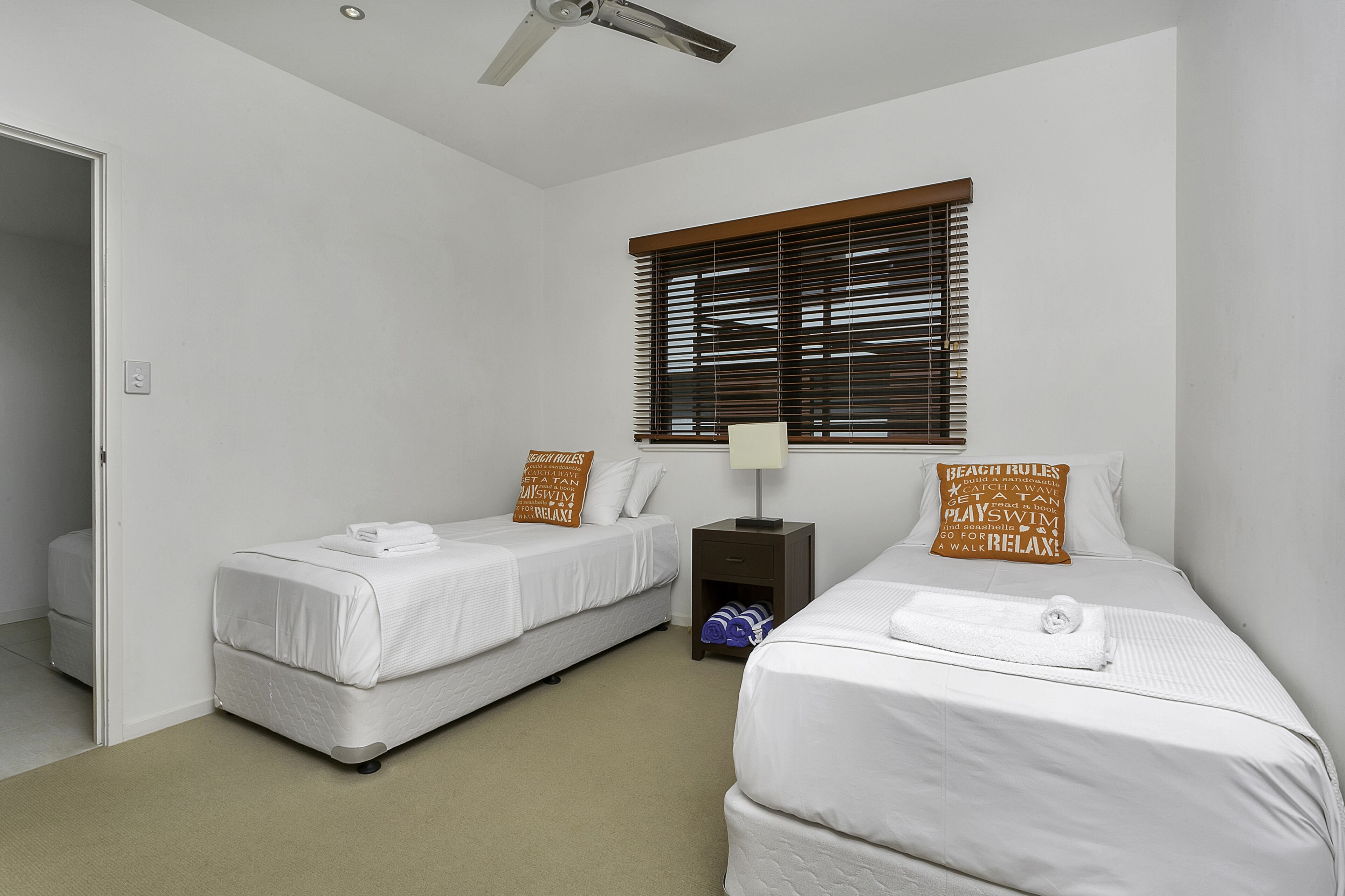 Beachfront Apartment with Ocean View - 4