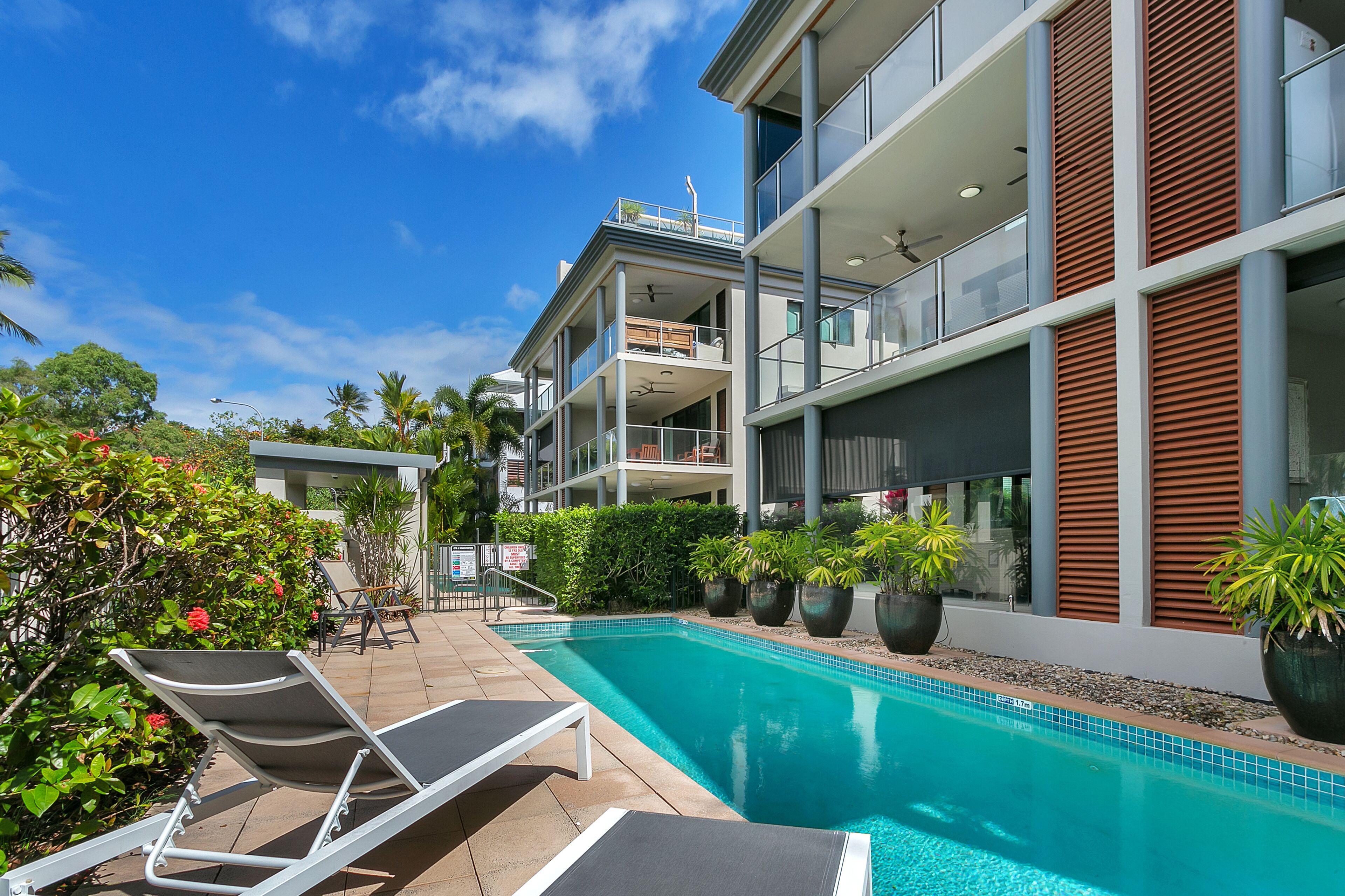 Beachfront Apartment with Ocean View - 4