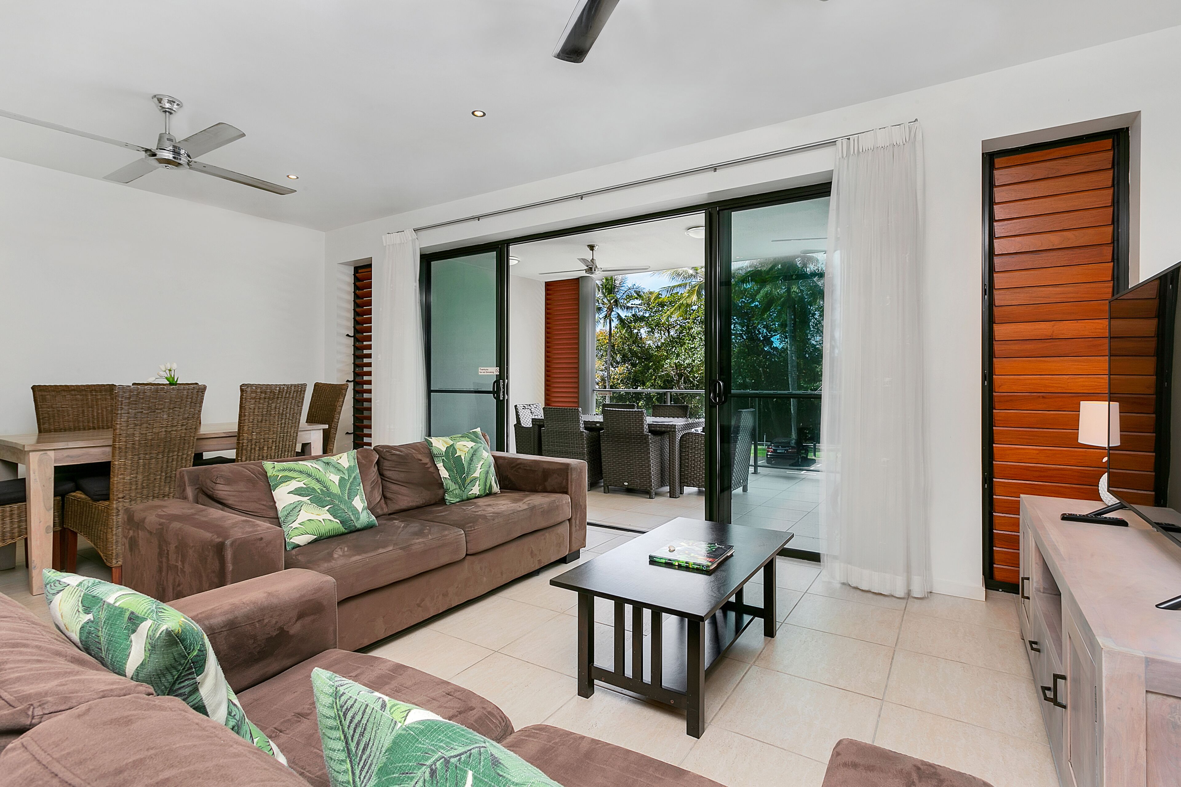 Beachfront Apartment with Ocean View - 4