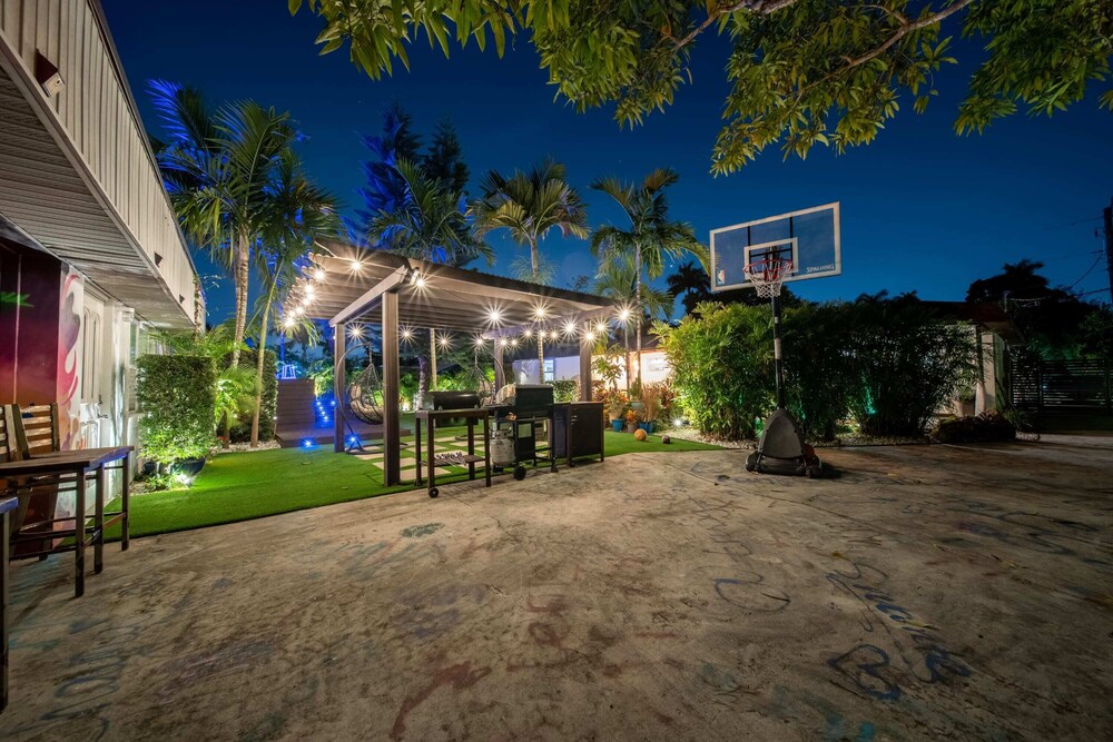 Miami Love&Peace Oasis🏝 Pool, Mini Golf⛳️ Basketball Hoop