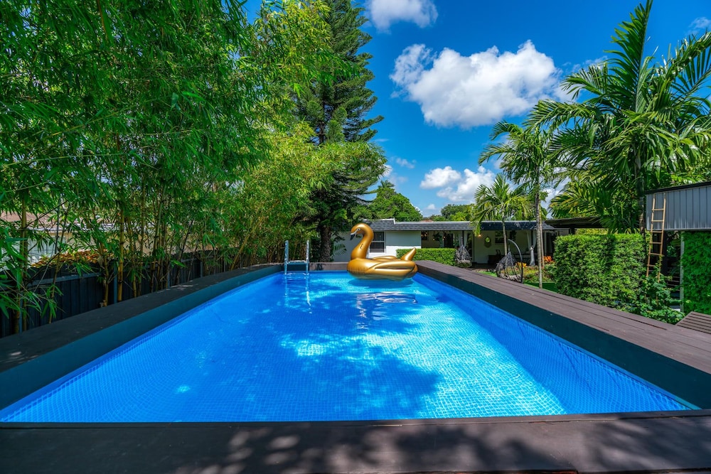 Miami Love&Peace Oasis🏝 Pool, Mini Golf⛳️ Basketball Hoop