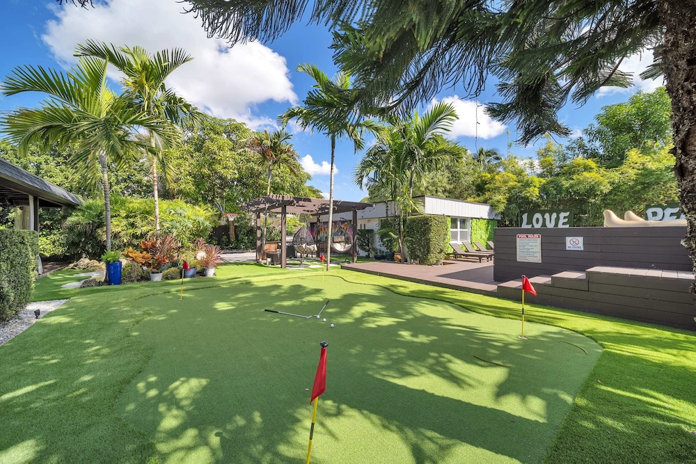 Miami Love&Peace Oasis🏝 Pool, Mini Golf⛳️ Basketball Hoop