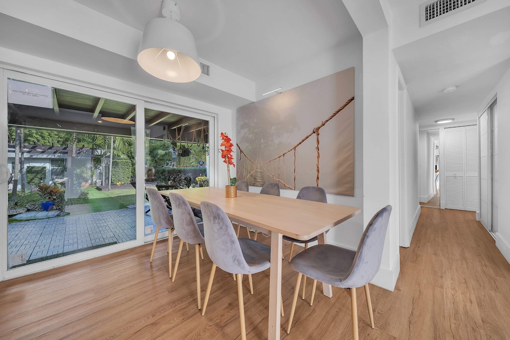 Miami Love&Peace Oasis🏝 Pool, Mini Golf⛳️ Basketball Hoop