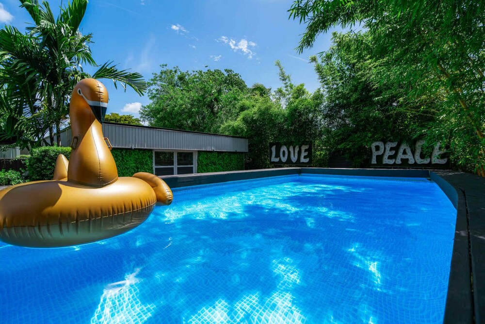 Miami Love&Peace Oasis🏝 Pool, Mini Golf⛳️ Basketball Hoop