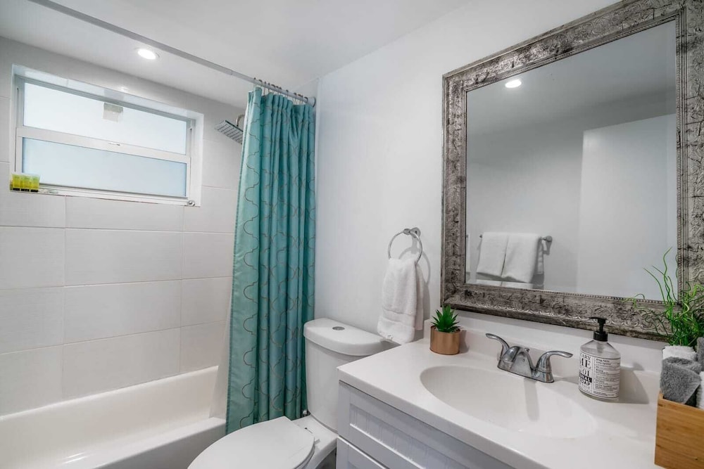 Miami Love&Peace Oasis🏝 Pool, Mini Golf⛳️ Basketball Hoop