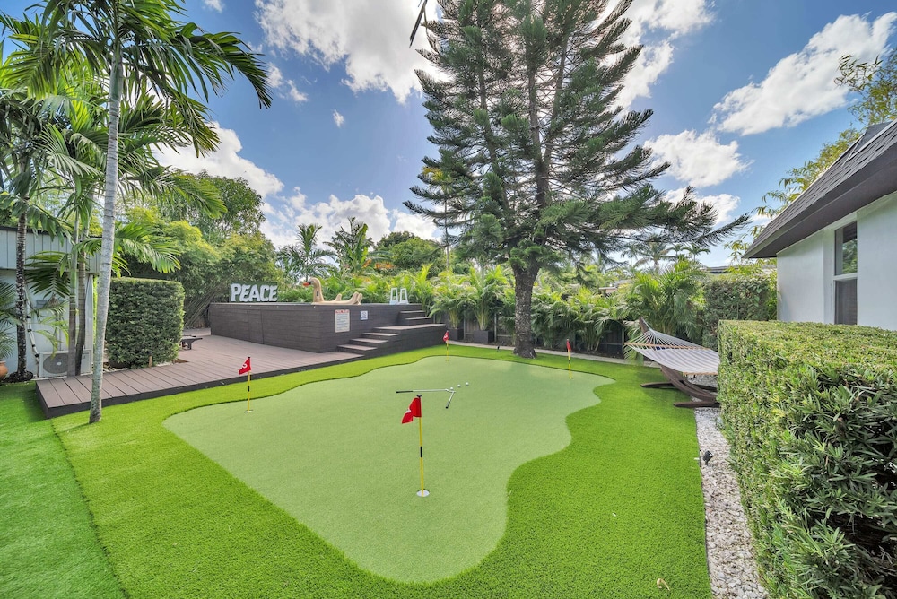 Miami Love&Peace Oasis🏝 Pool, Mini Golf⛳️ Basketball Hoop