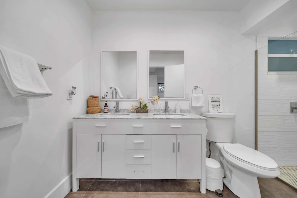 Miami Love&Peace Oasis🏝 Pool, Mini Golf⛳️ Basketball Hoop